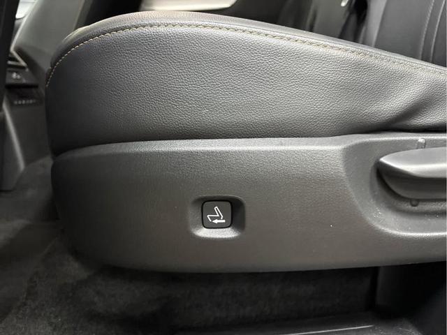 Photo of 2024 Machine Gray Metallic Mazda CX-90