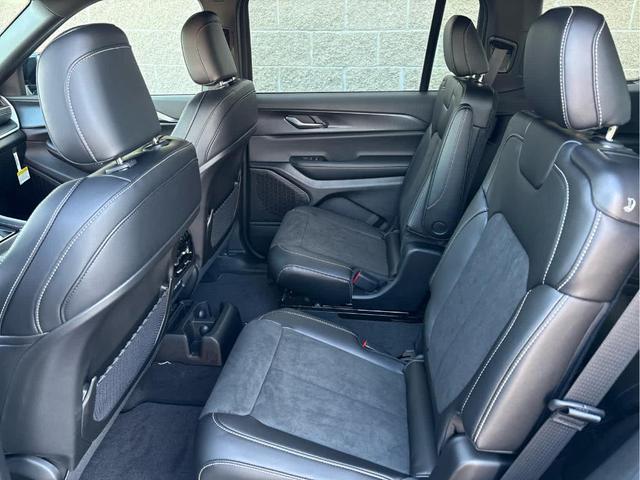Photo of 2025 Silver Zynith Jeep Grand Cherokee L