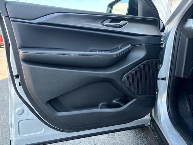 Photo of 2025 Silver Zynith Jeep Grand Cherokee L