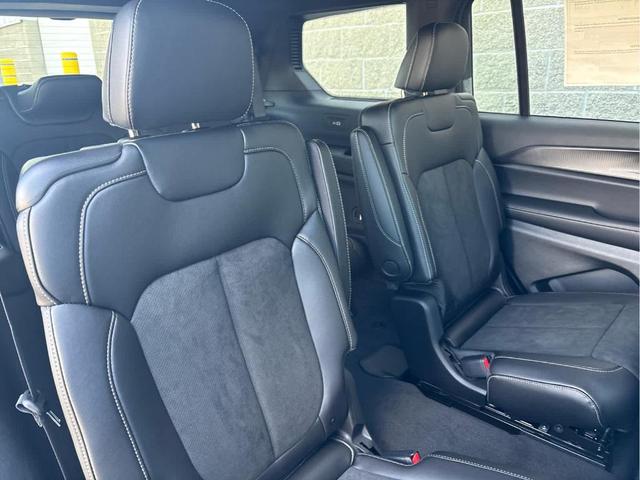 Photo of 2025 Silver Zynith Jeep Grand Cherokee L