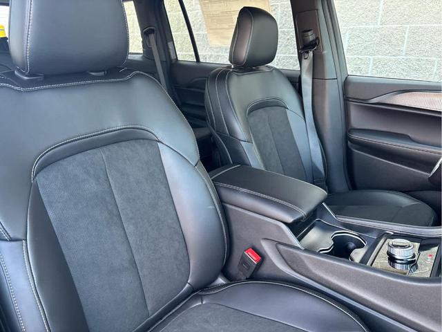 Photo of 2025 Silver Zynith Jeep Grand Cherokee L
