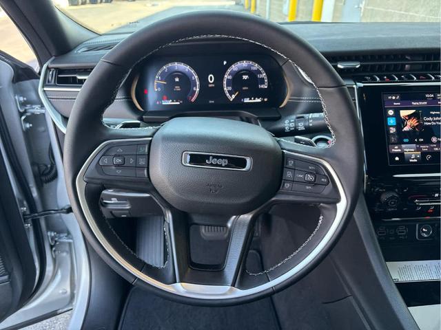 Photo of 2025 Silver Zynith Jeep Grand Cherokee L