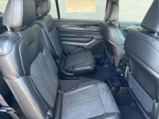 Photo of 2025 Silver Zynith Jeep Grand Cherokee L