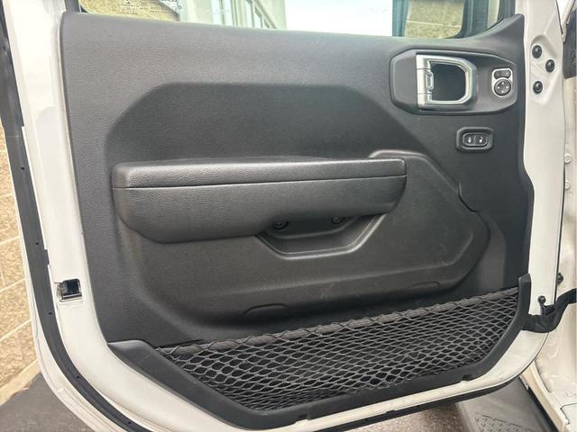 Photo of 2022 Bright White Clearcoat Jeep Gladiator