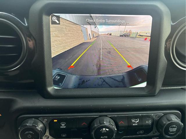 Photo of 2022 Bright White Clearcoat Jeep Gladiator