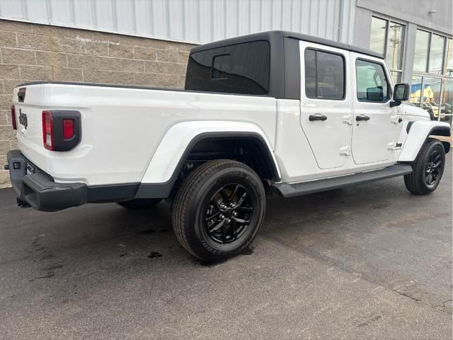 Photo of 2022 Bright White Clearcoat Jeep Gladiator