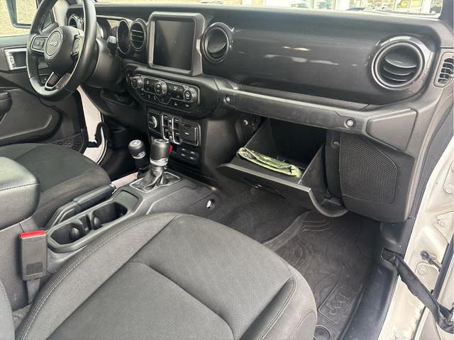 Photo of 2022 Bright White Clearcoat Jeep Gladiator