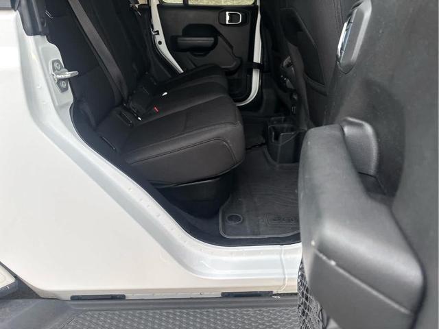 Photo of 2022 Bright White Clearcoat Jeep Gladiator
