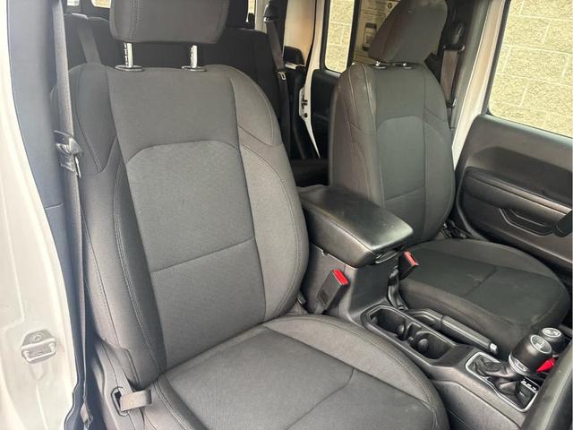 Photo of 2022 Bright White Clearcoat Jeep Gladiator