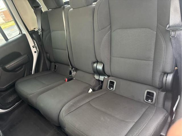Photo of 2022 Bright White Clearcoat Jeep Gladiator