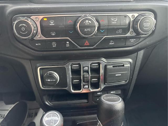 Photo of 2022 Bright White Clearcoat Jeep Gladiator