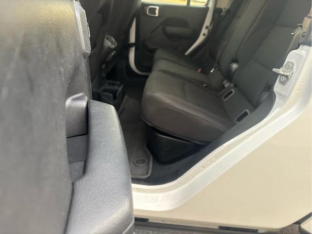 Photo of 2022 Bright White Clearcoat Jeep Gladiator