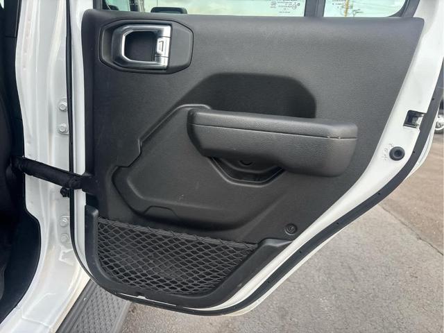 Photo of 2022 Bright White Clearcoat Jeep Gladiator