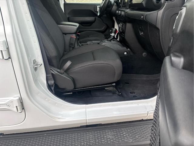 Photo of 2022 Bright White Clearcoat Jeep Gladiator