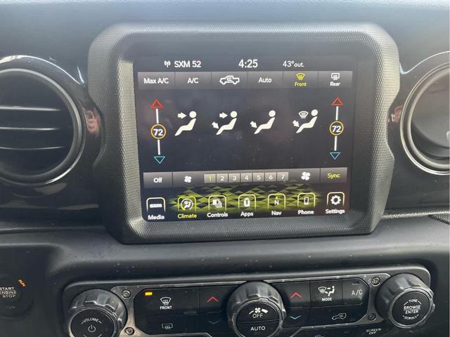 Photo of 2022 Bright White Clearcoat Jeep Gladiator