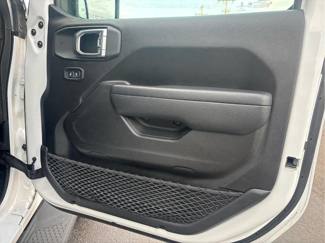 Photo of 2022 Bright White Clearcoat Jeep Gladiator
