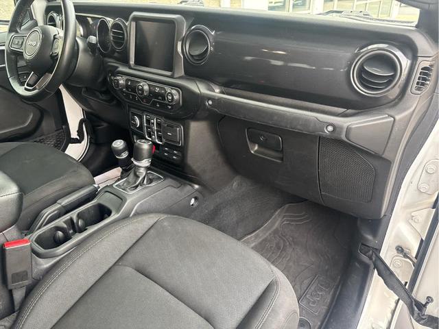 Photo of 2022 Bright White Clearcoat Jeep Gladiator