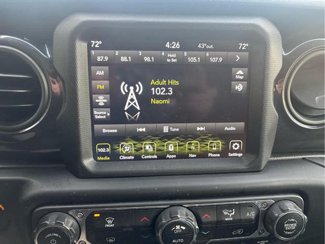 Photo of 2022 Bright White Clearcoat Jeep Gladiator