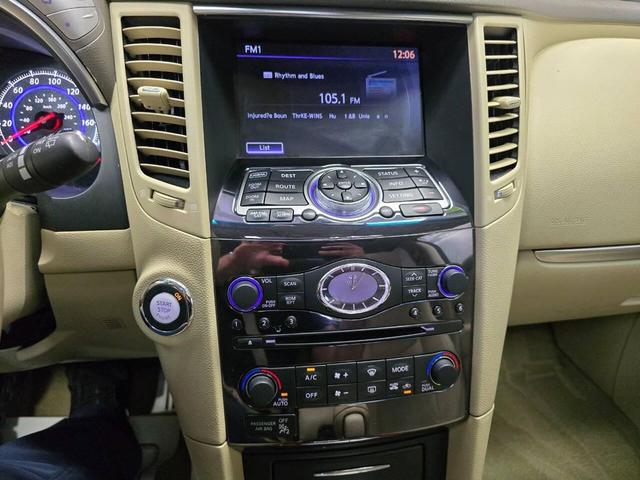 Photo of 2011 Black INFINITI FX50
