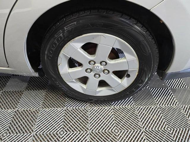 Photo of 2005 Millennium Silver Metallic Toyota Prius