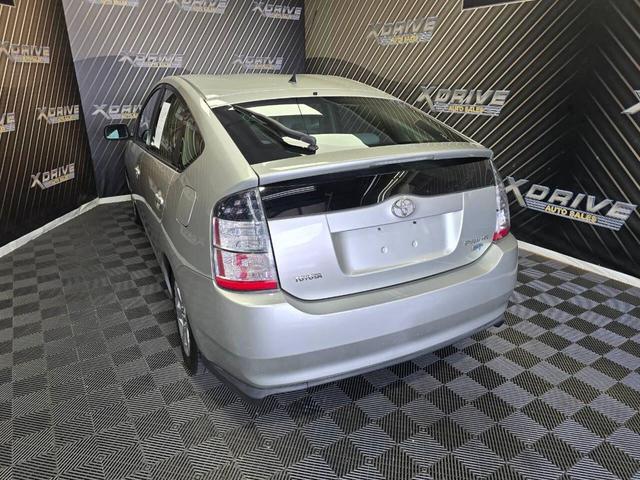 Photo of 2005 Millennium Silver Metallic Toyota Prius