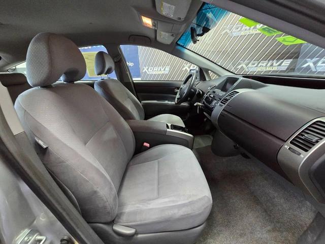 Photo of 2005 Millennium Silver Metallic Toyota Prius
