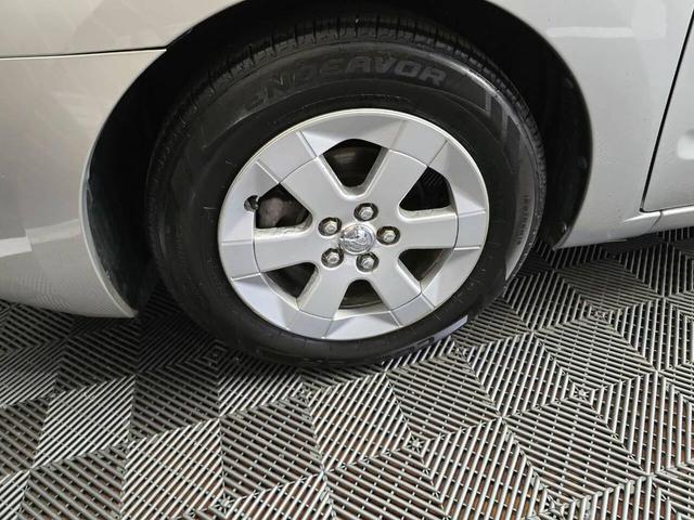 Photo of 2005 Millennium Silver Metallic Toyota Prius