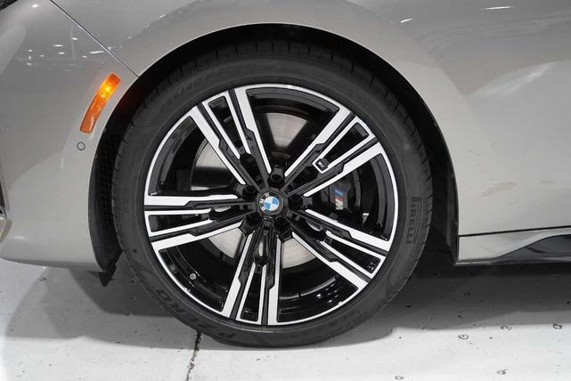 Photo of 2025 Gray Metallic BMW 740