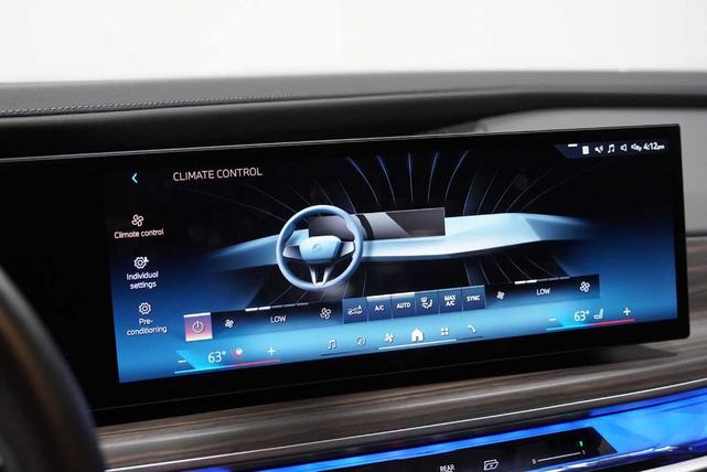 Photo of 2025 Gray Metallic BMW 740