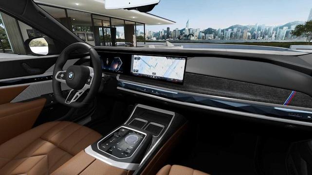Photo of 2025 Gray Metallic BMW 740