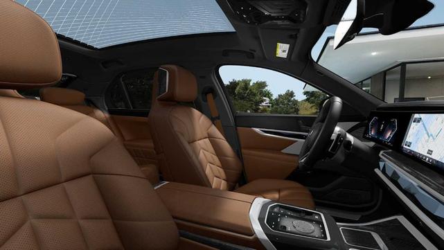 Photo of 2025 Gray Metallic BMW 740