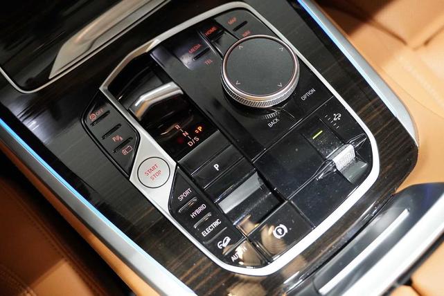 Photo of 2025 Alpine White BMW X5 PHEV
