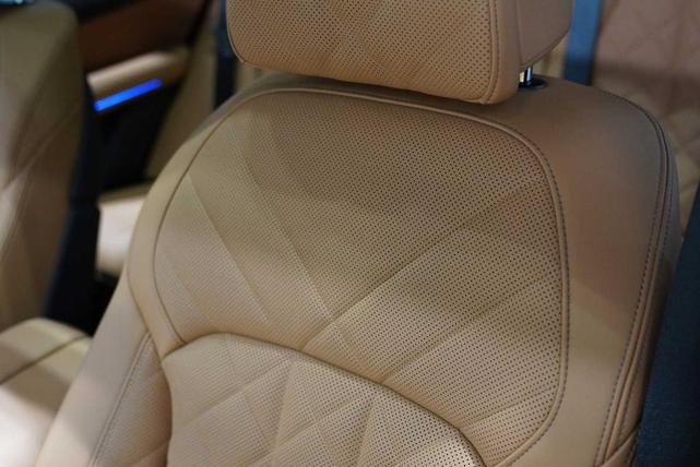 Photo of 2025 Alpine White BMW X5 PHEV