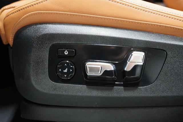 Photo of 2025 Alpine White BMW X5 PHEV