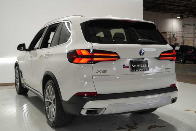 Photo of 2025 Alpine White BMW X5 PHEV