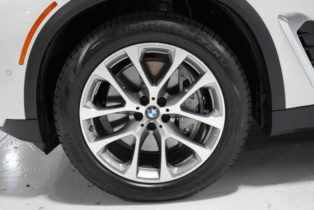Photo of 2025 Alpine White BMW X5 PHEV