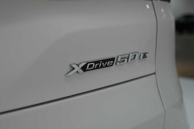 Photo of 2025 Alpine White BMW X5 PHEV
