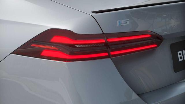 Photo of 2026 Gray Metallic BMW i5