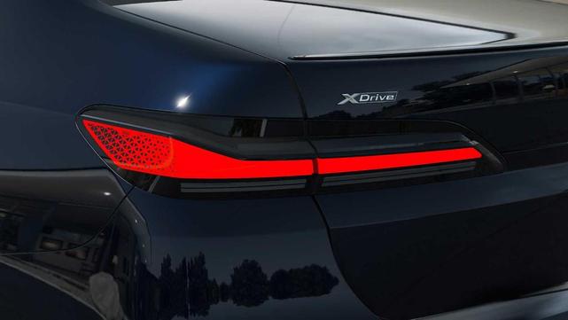 Photo of 2025 Carbon Black Metallic BMW 740