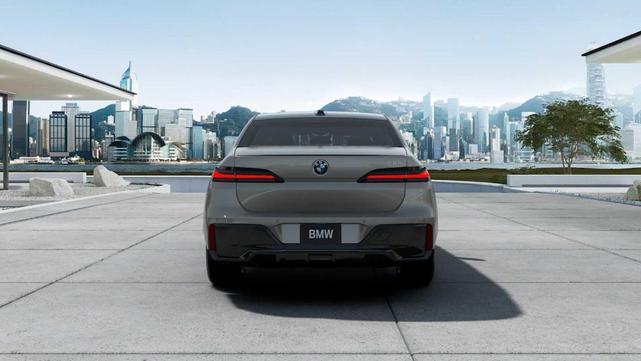Photo of 2026 Gray Metallic BMW 740
