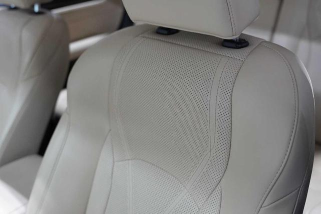 Photo of 2022 Eminent White Pearl Lexus RX 350L
