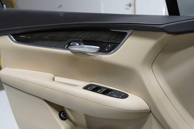 Photo of 2018 Crystal White Tri-Coat Cadillac XT5