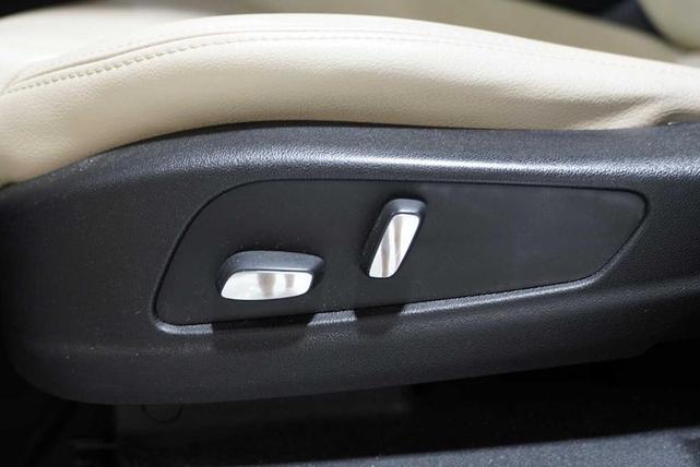 Photo of 2018 Crystal White Tri-Coat Cadillac XT5