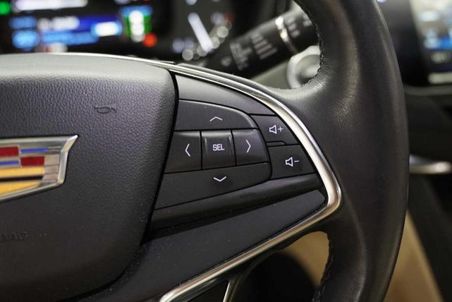 Photo of 2018 Crystal White Tri-Coat Cadillac XT5