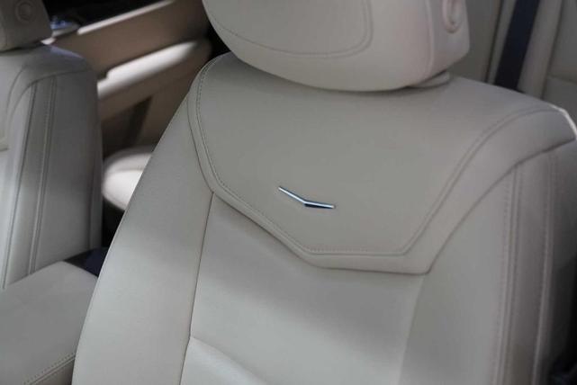 Photo of 2018 Crystal White Tri-Coat Cadillac XT5