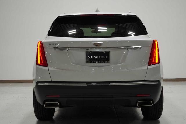 Photo of 2018 Crystal White Tri-Coat Cadillac XT5
