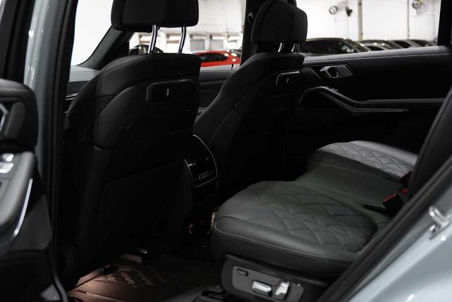 Photo of 2024 Gray Metallic BMW X7