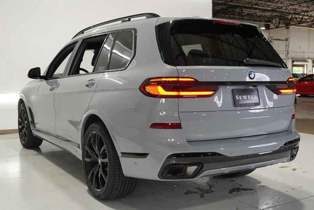 Photo of 2024 Gray Metallic BMW X7