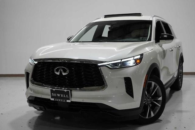 Photo of 2023 Majestic White INFINITI QX60
