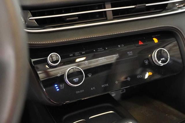 Photo of 2023 Majestic White INFINITI QX60